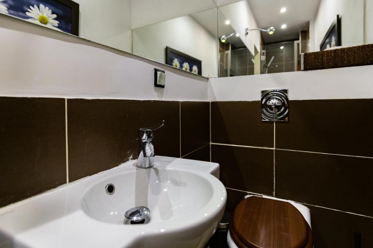 Lilly Apartment Main Train Station Old Town By The Castle Suites Krakow Ngoại thất bức ảnh