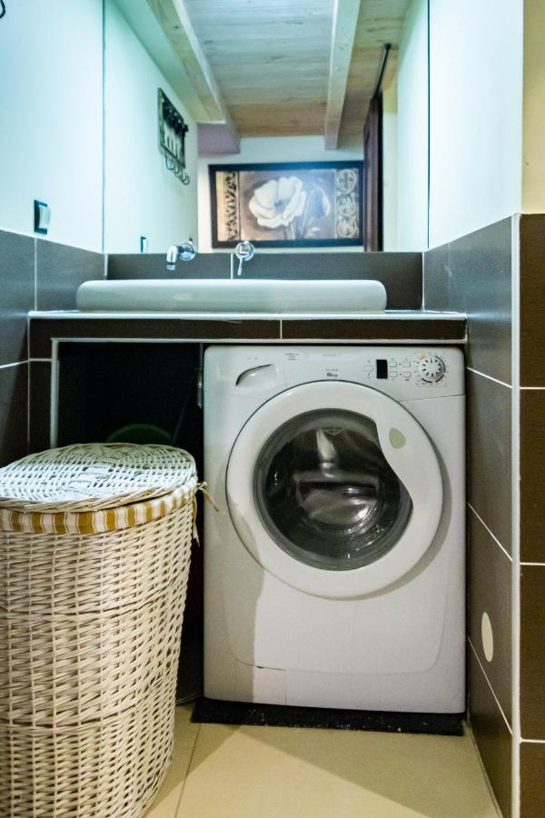 Lilly Apartment Main Train Station Old Town By The Castle Suites Krakow Ngoại thất bức ảnh
