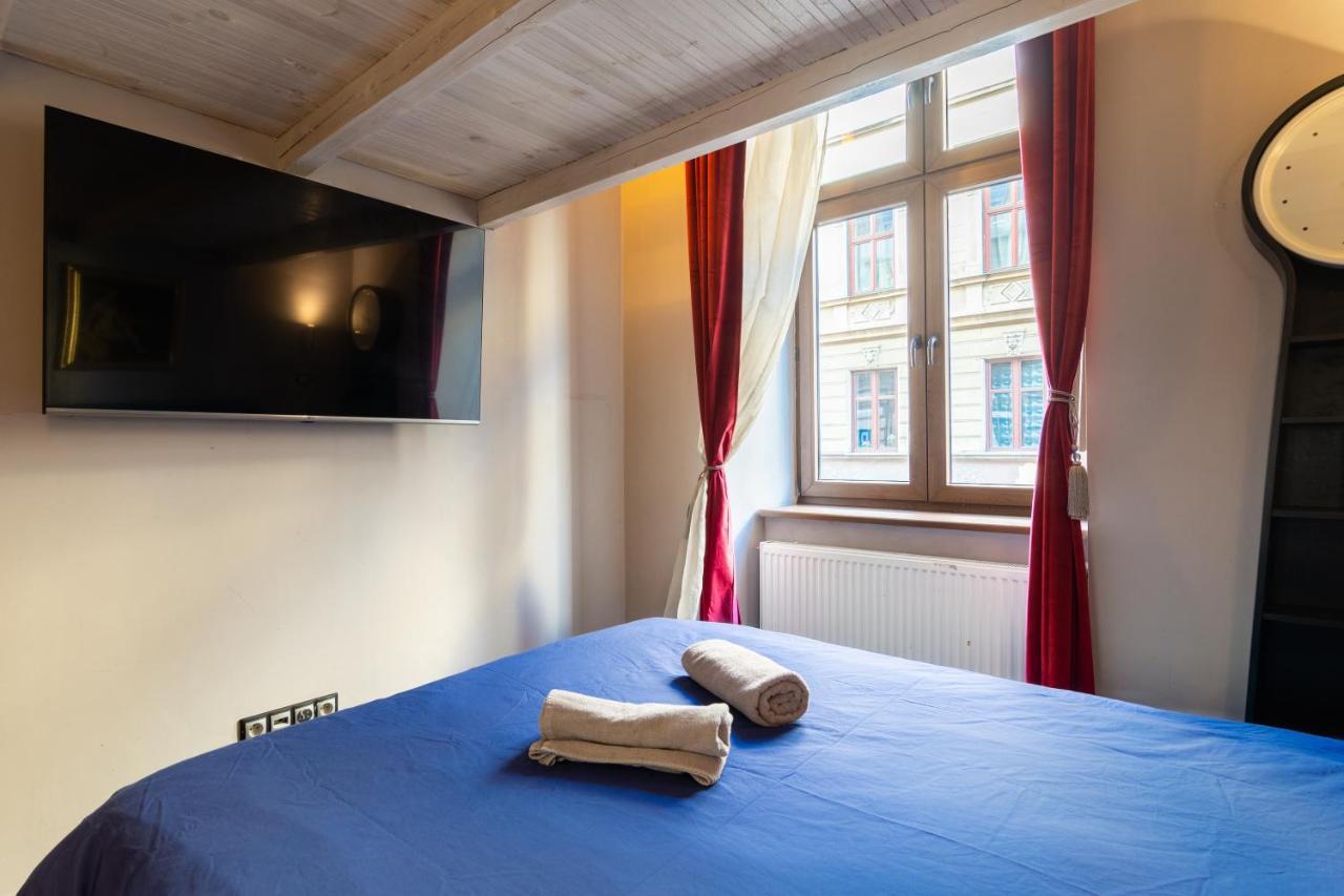 Lilly Apartment Main Train Station Old Town By The Castle Suites Krakow Ngoại thất bức ảnh